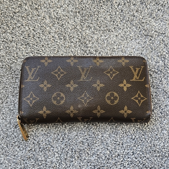 Louis Vuitton Handbags - Louis Vuitton Brown Monogram Wallet